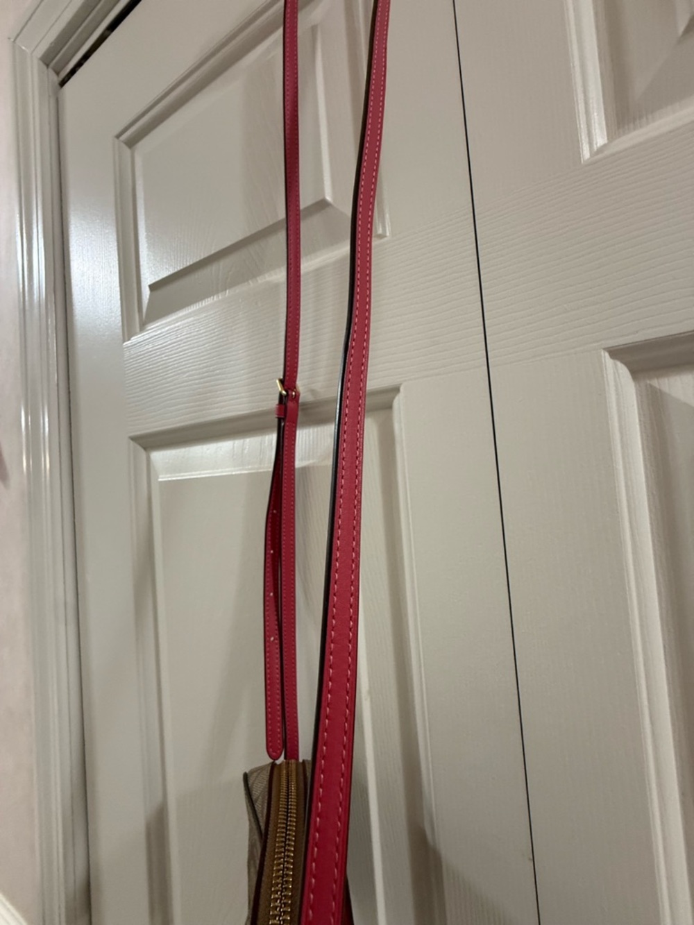 Coach Signature camera crossbody bag in brown monogram canvas with vibrant pink - Picture 10 of 17